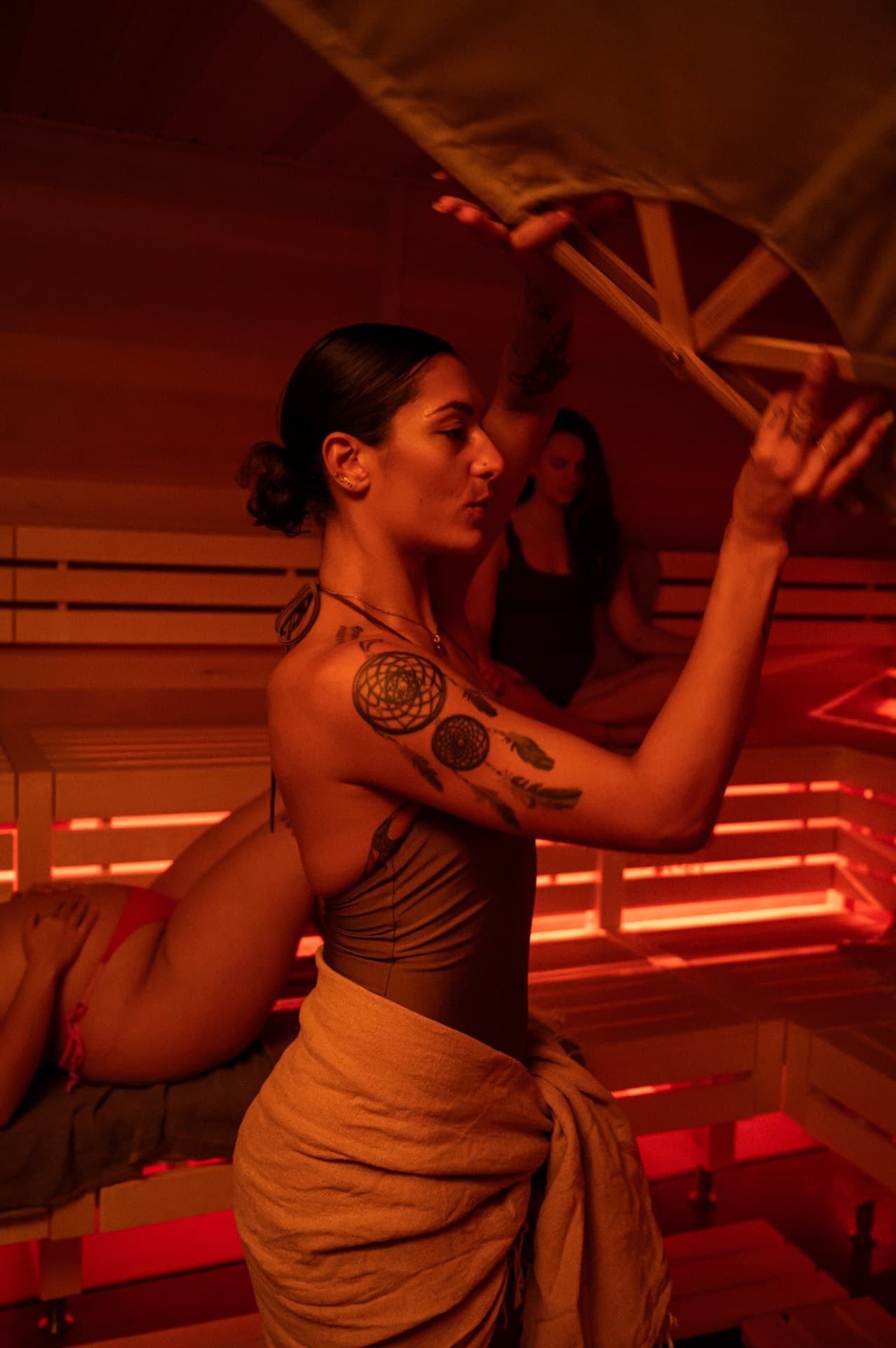Guide in einer WeBorn Sauna-Session