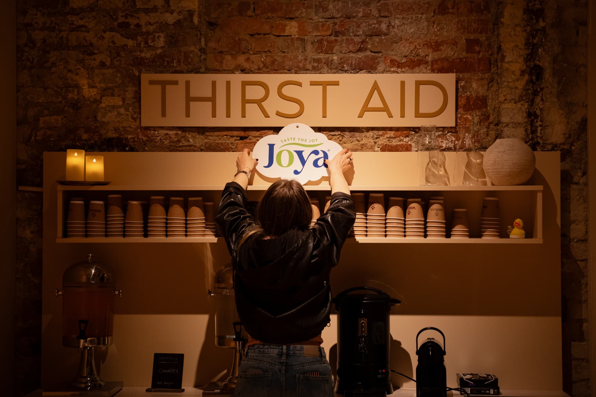 Thirst Aid Bar mit Brand Branding im WeBorn Studio